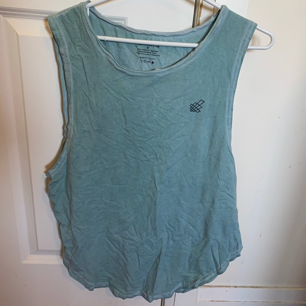 sleeveless top